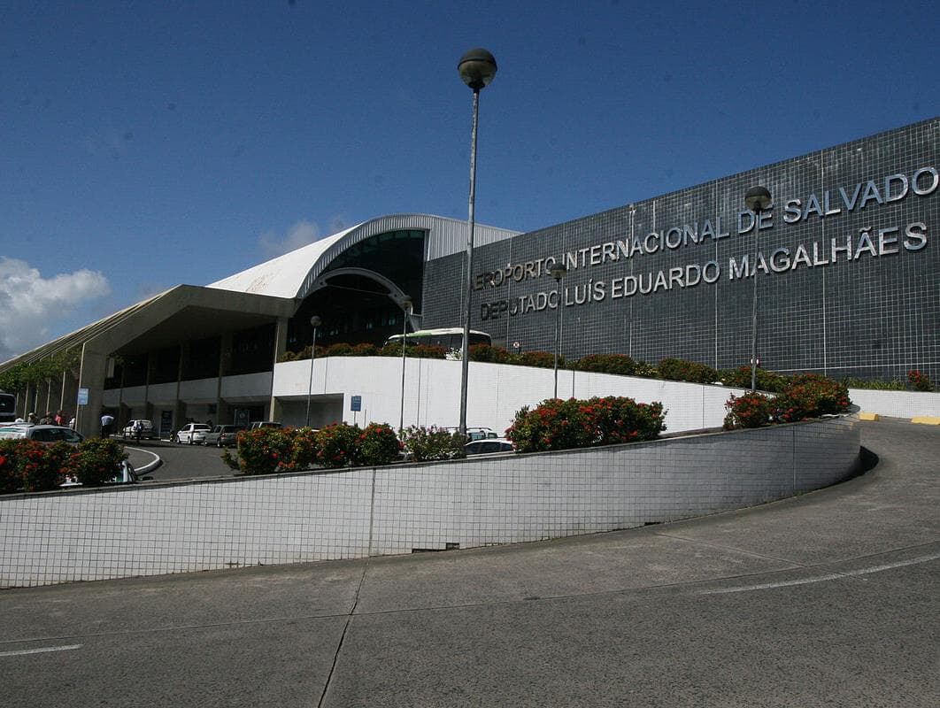 Grupos estrangeiros arrematam aeroportos; governo arrecada R$ 3,7 bilhões