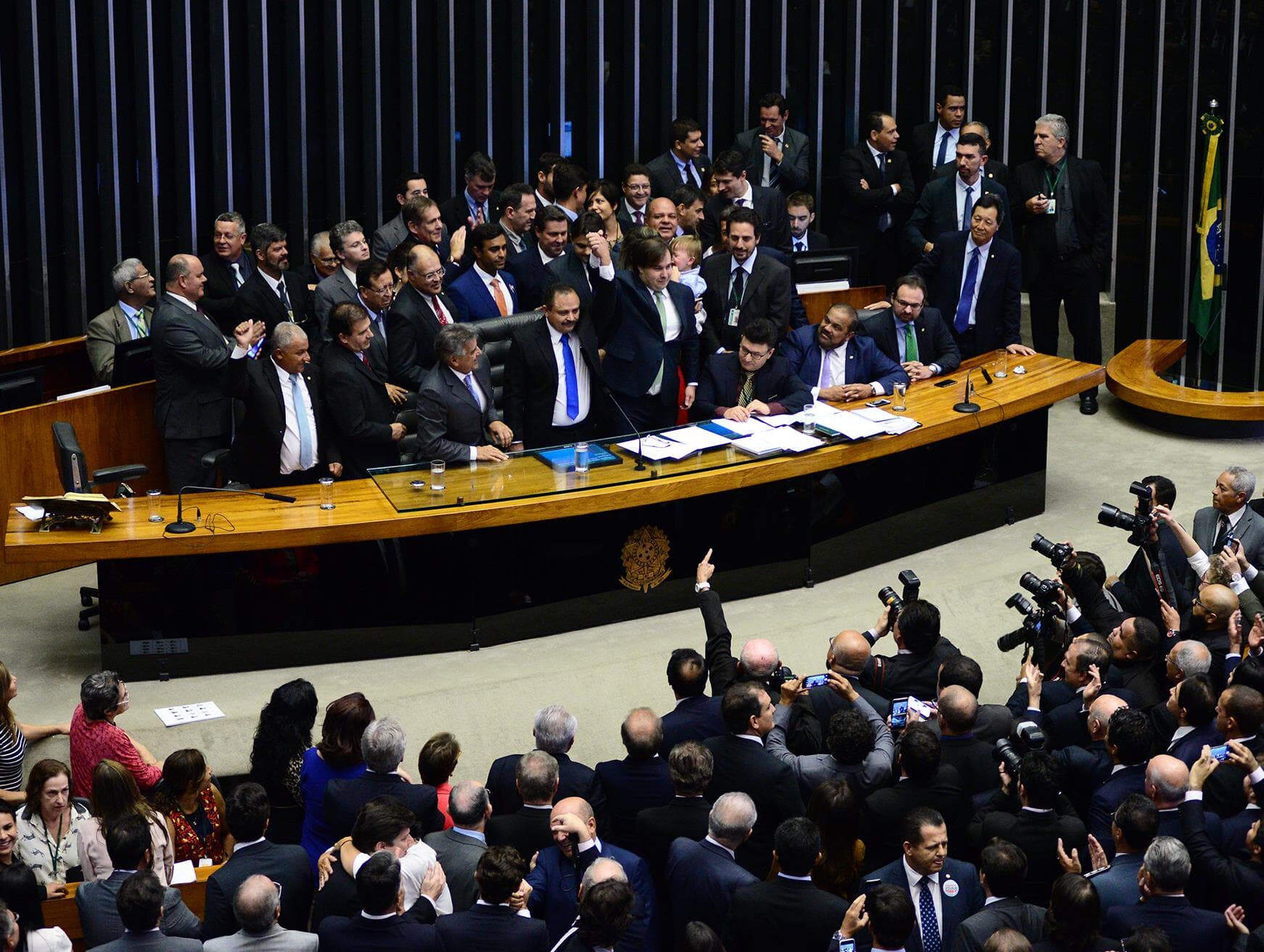 Câmara aumenta cargos de confiança para deputados