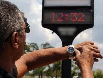 Horário de verão termina neste domingo; relógios devem ser atrasados em uma hora