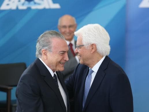 Afastamentos temporários de ministros de Estado: "isto non ecziste!"