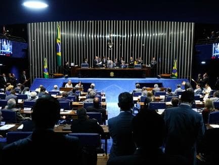 Bancada do PMDB no Senado testa hoje sua unidade na eleição do presidente da CCJ