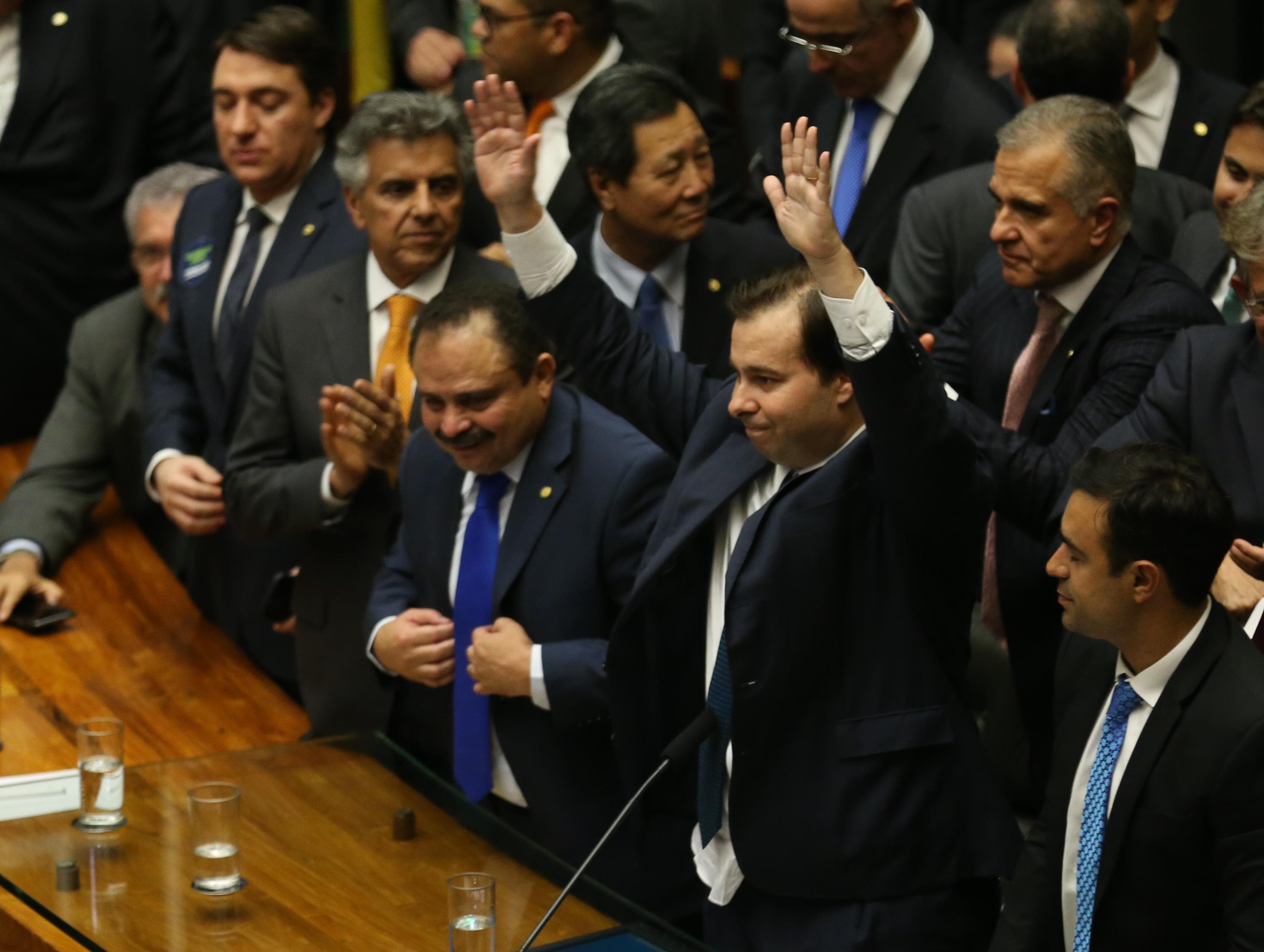 "Temer precisa arbitrar conflito", diz Rodrigo Maia sobre disputa de cargos entre membros do PMDB