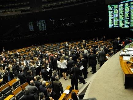 PCdoB forma bloco com oposição, mas bancada vai votar em Rodrigo Maia na eleição da Câmara