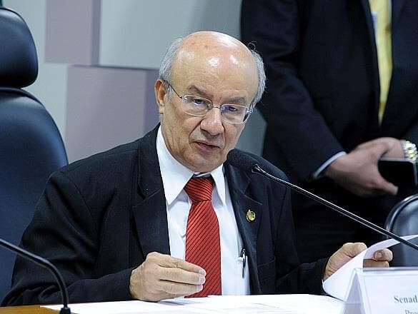 PT faz aliança com grupo pró-impeachment na eleição do Senado