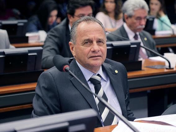 Deputado comemora 11 anos e 4 meses sem faltar