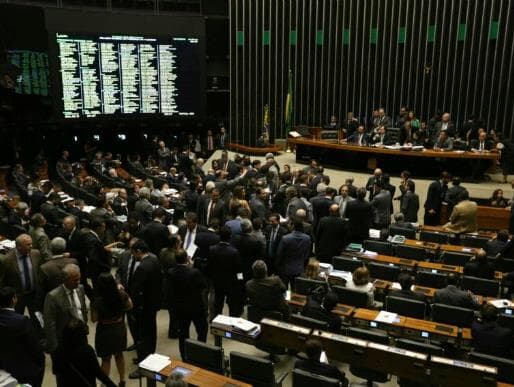 Câmara convoca sessão para votar renegociação da dívida dos estados