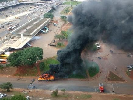 Em vídeo, cenas inéditas da batalha entre manifestantes e a PM em Brasília