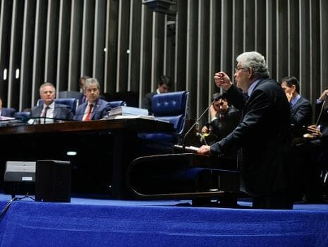 Diante da pressão de senadores, Renan retira abuso de autoridade da pauta de plenário