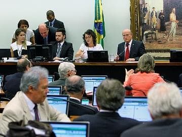 Deputados duelam sobre reforma da Previdência na Comissão de Constituição e Justiça