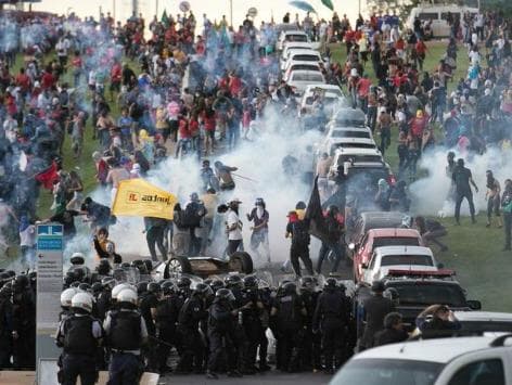 Após confusão, manifestações voltarão a ter revistas e efetivo será reforçado em Brasília