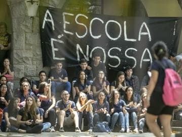 Mãos sujas - o grito dos estudantes na nova ordem educacional