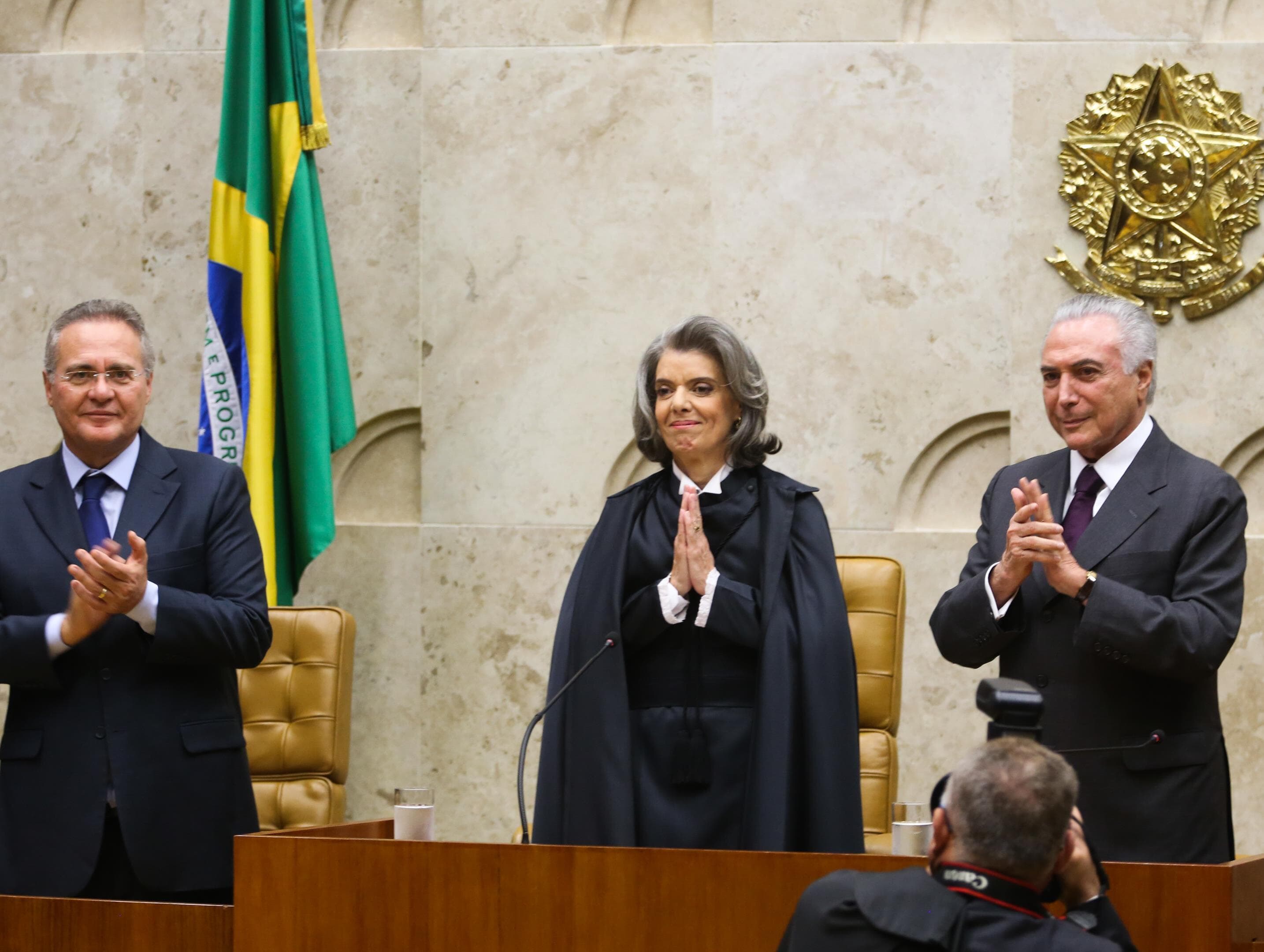 Fracassa tentativa de Michel Temer de conciliar poderes