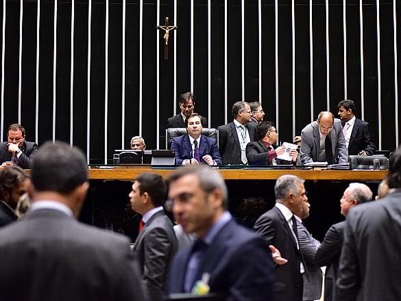 Câmara aprova em segundo turno limite de gastos da União por 20 anos; texto vai ao Senado