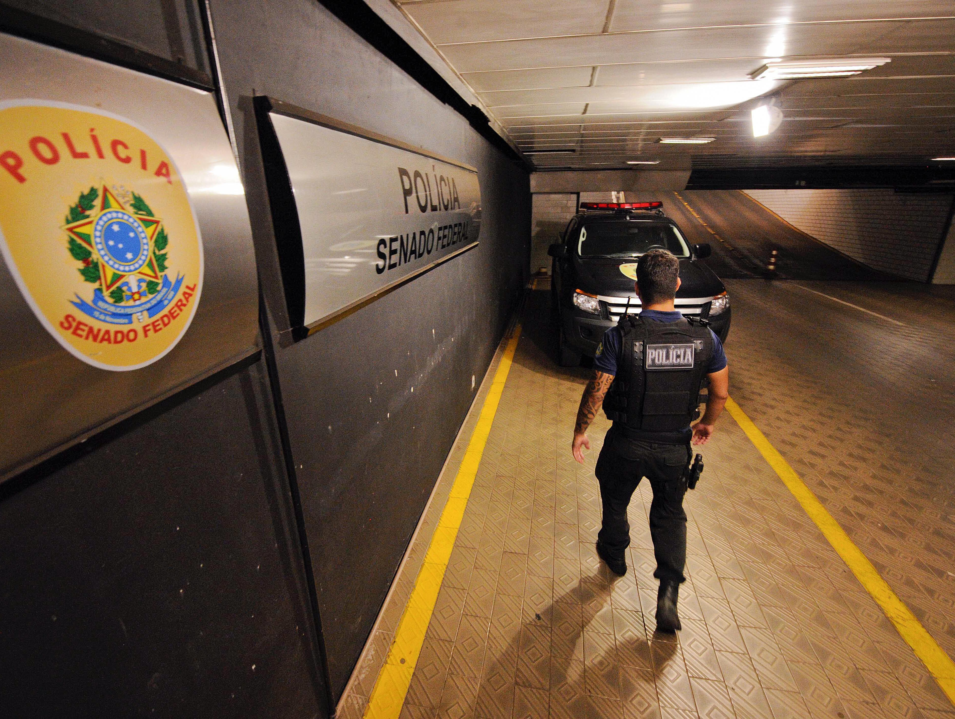 PF faz ação no Senado e prende policiais da Casa