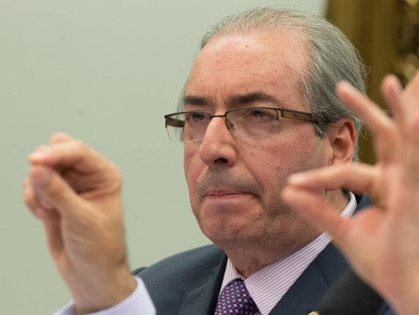 "O senhor é um verdadeiro palhaço", diz eleitor a Eduardo Cunha; veja o vídeo