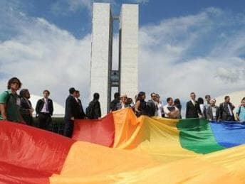 A lista de candidatos que apoiam a causa LGBT