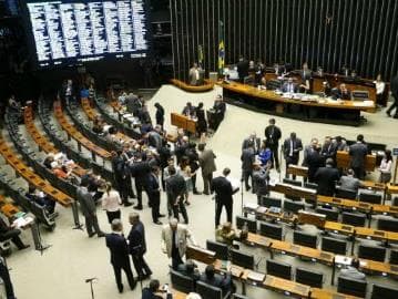 Sem quórum, Congresso adia novamente votação da LDO