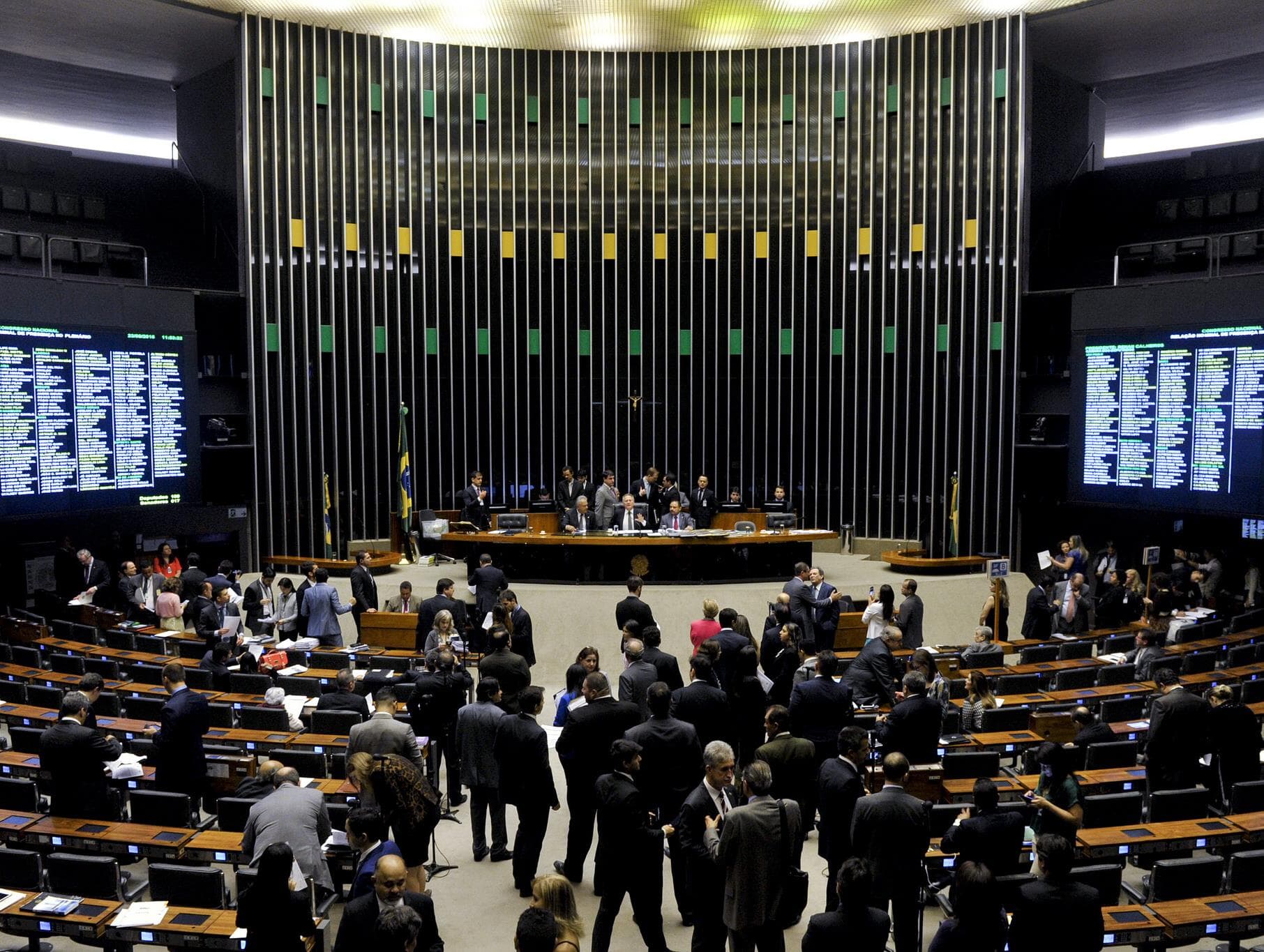 Congresso faz últimas votações antes da eleição