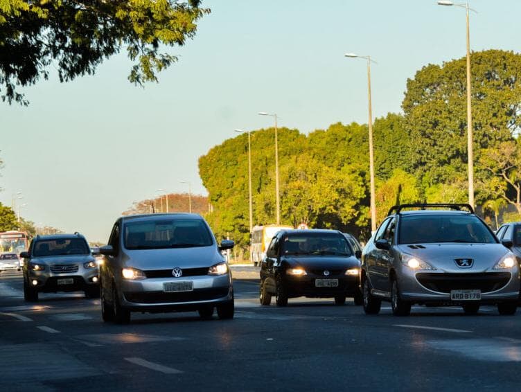 Justiça nega recurso do governo para liberar "lei do farol baixo"