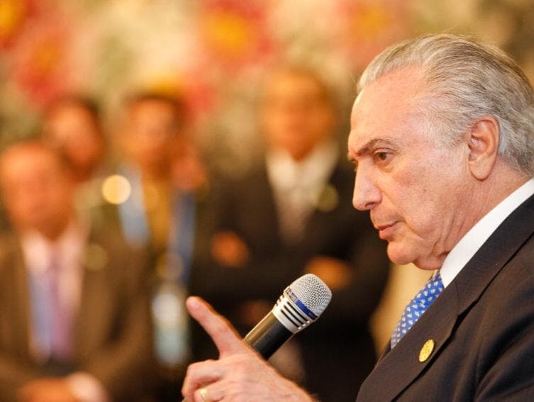 Temer veta integralmente reajuste para os defensores públicos da União