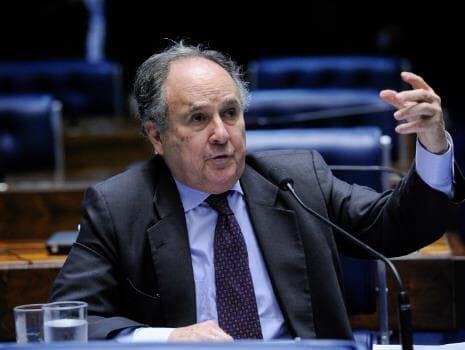 Cristovam Buarque: "Impeachment ficou incompleto"