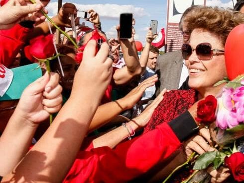 Dilma deixa residência oficial para morar em Porto Alegre