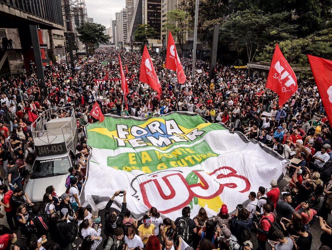 Domingo é marcado por protestos contra o impeachment