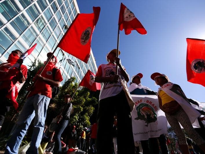 Manifestantes ocupam Ministério do Planejamento e pedem renúncia de Temer