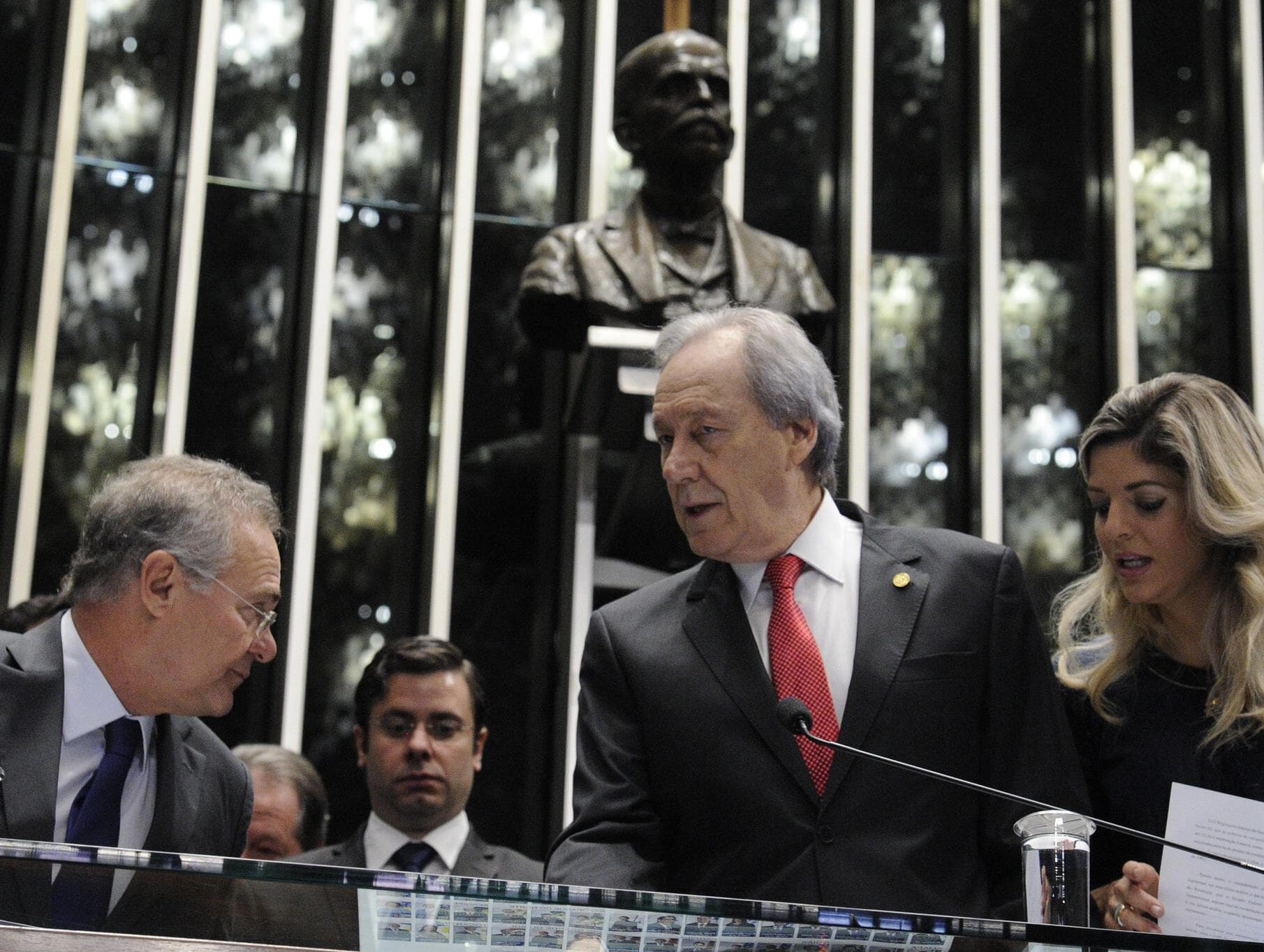 Partidos pedem ao STF para tornar Dilma inelegível