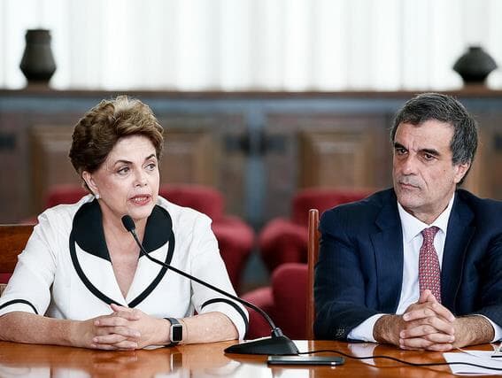 Dilma: "Até as emas sabem que a lei para mim é uma e para eles é outra"