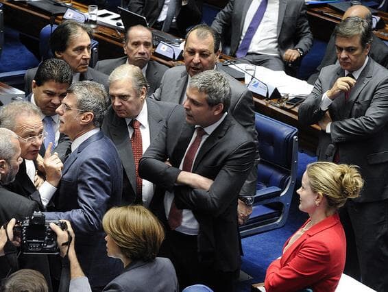 Impeachment: após bate-boca senadores baixam o tom de discursos