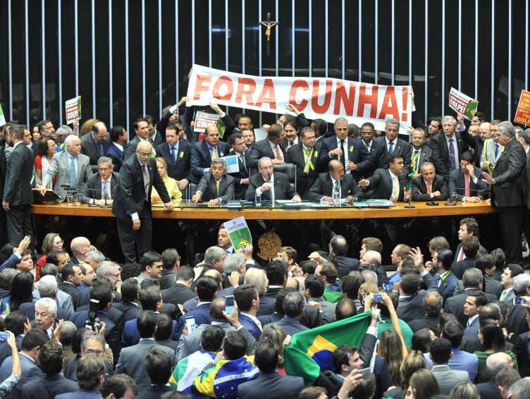 Deputados acumulam 2,5 mil faltas mesmo com índice de assiduidade maior