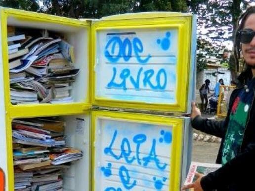 Geladeiras viram bibliotecas na periferia de Brasília