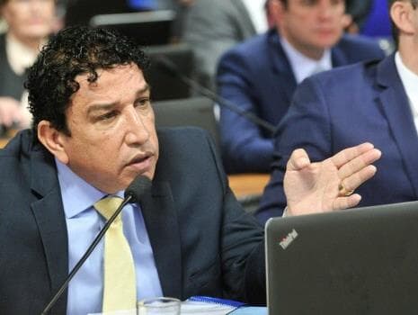 E-mails indicam repasse de R$ 100 mil a Magno Malta