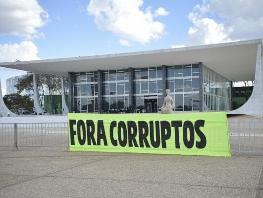 Decisão do STF inviabiliza Ficha Limpa e beneficia candidatos com contas rejeitadas