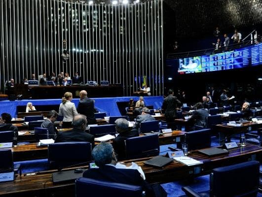 Ao vivo: senadores decidem em instantes se Dilma vai a julgamento