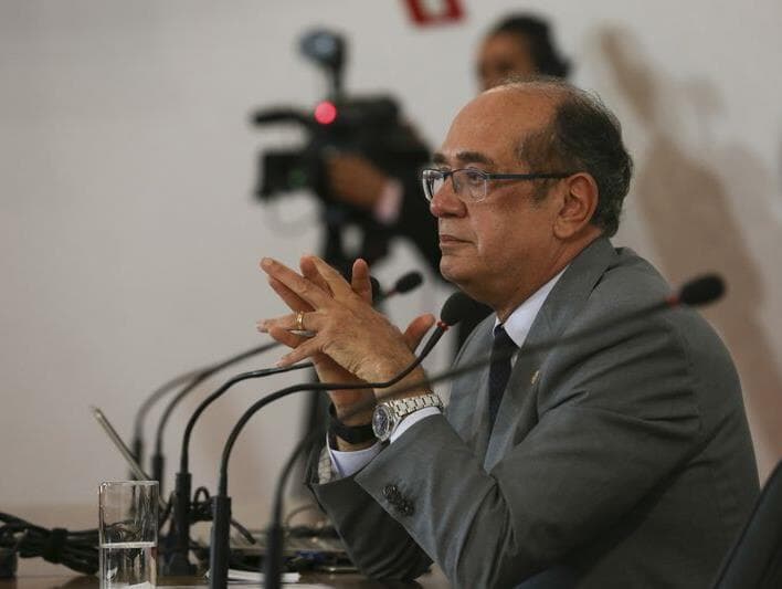 Gilmar Mendes pede investigação que pode cassar registro do PT