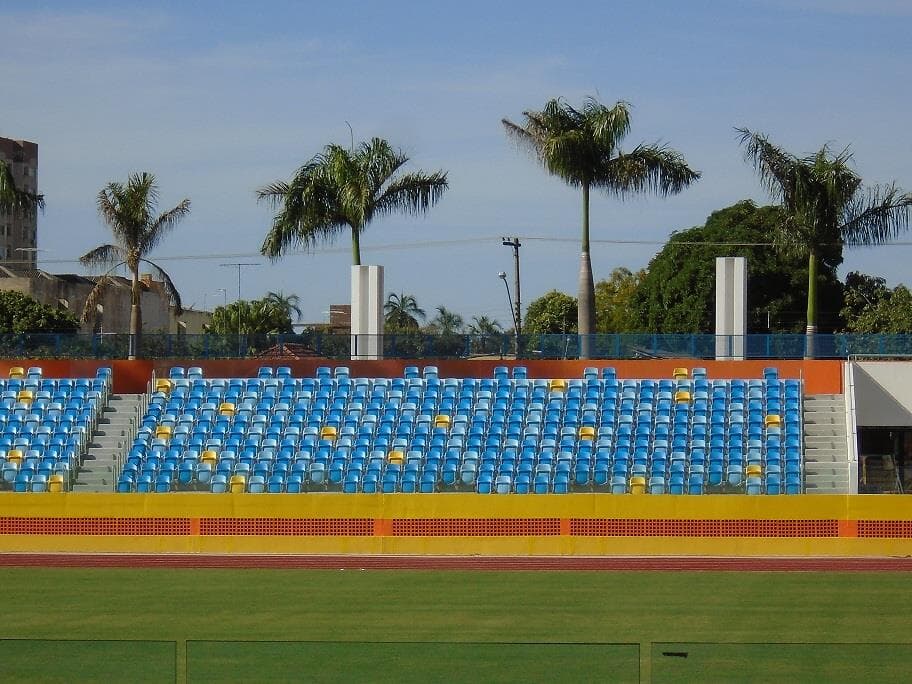 Justiça suspende inauguração de estádio por uso das cores do PSDB em Goiás