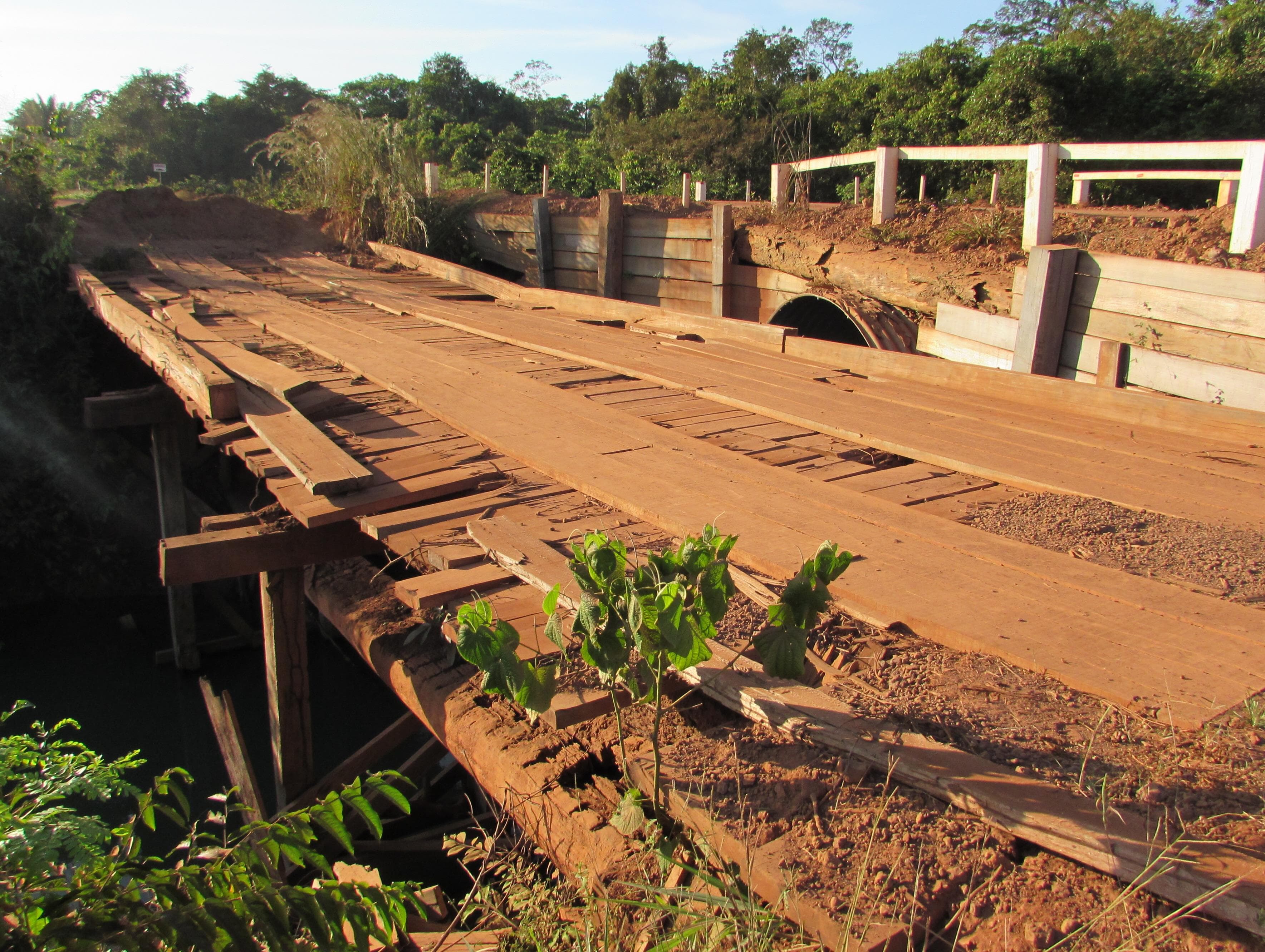 Construíram a estrada e esqueceram as pontes - O descaso do poder público Brasil afora