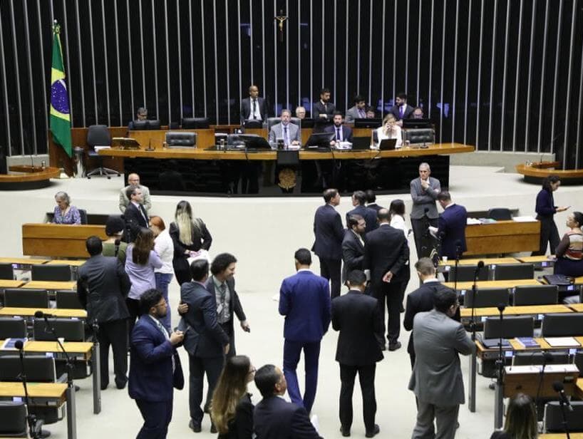 Câmara aprova mudança em regime jurídico da Embratur