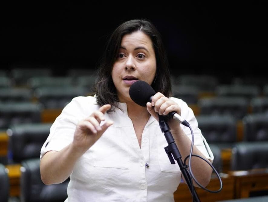 "Tiro saiu pela culatra", avalia Sâmia Bomfim sobre ofensa de Zucco