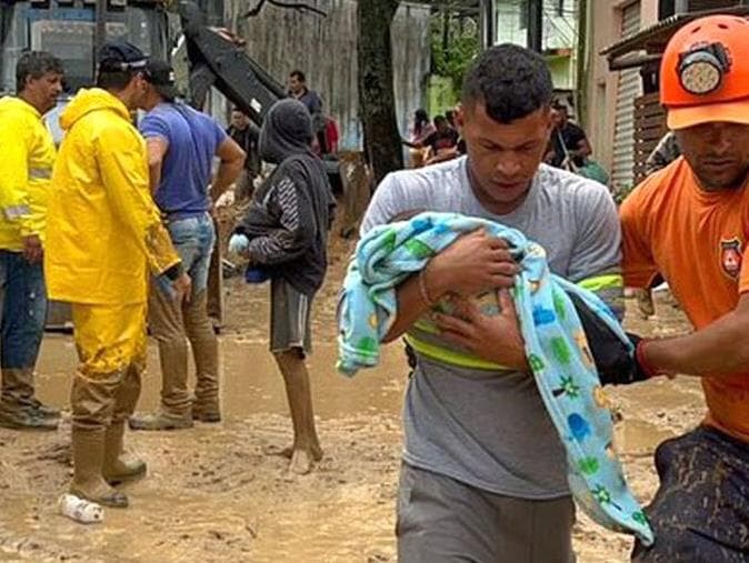 Senado vota exclusão de indenizações a vítimas de desastres do cálculo do Bolsa Família