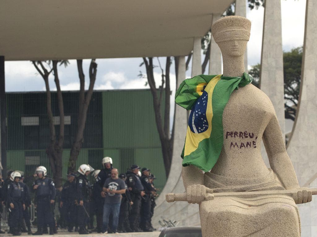 Pichadora de estátua do STF é presa pela PF: "Perdeu, mané"