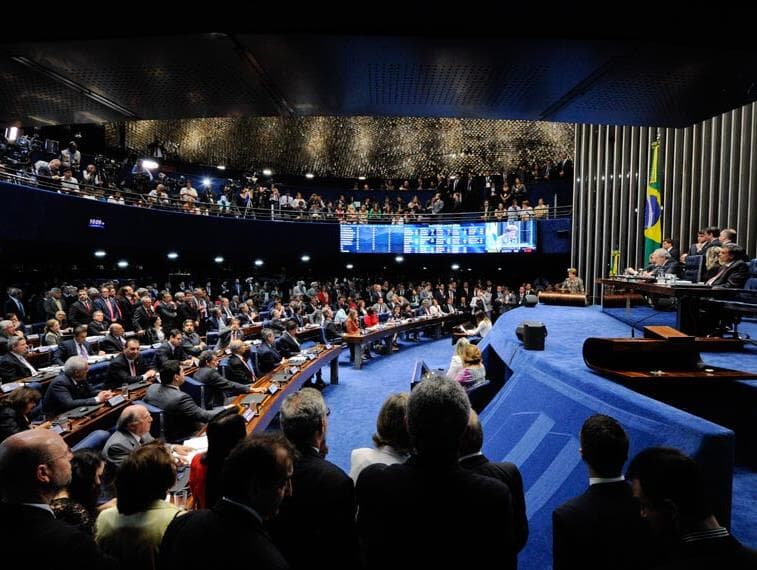 Senadores pressionam Arthur Lira para retomar comissão mista de MPs