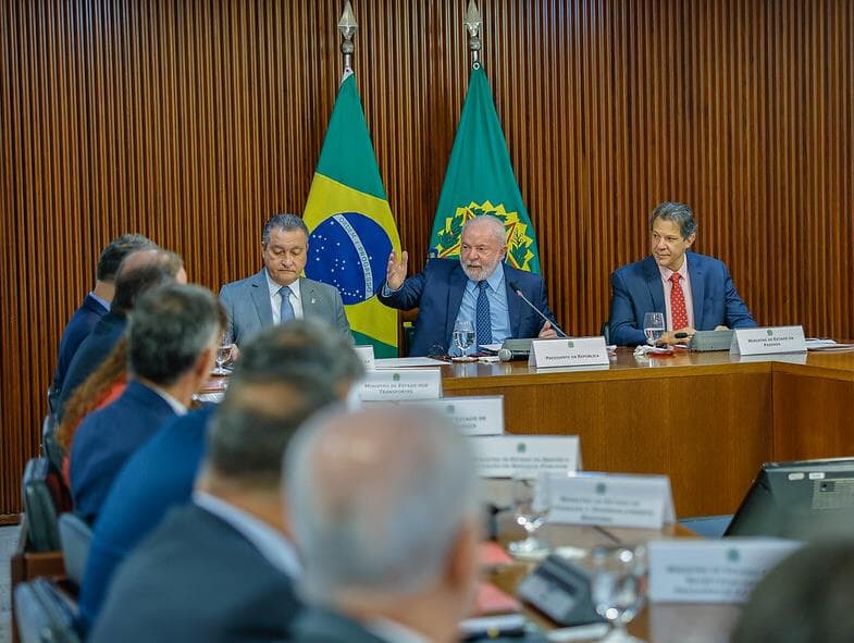 Lula reúne 19 ministros para tratar da pauta social e discute reforma tributária com prefeitos