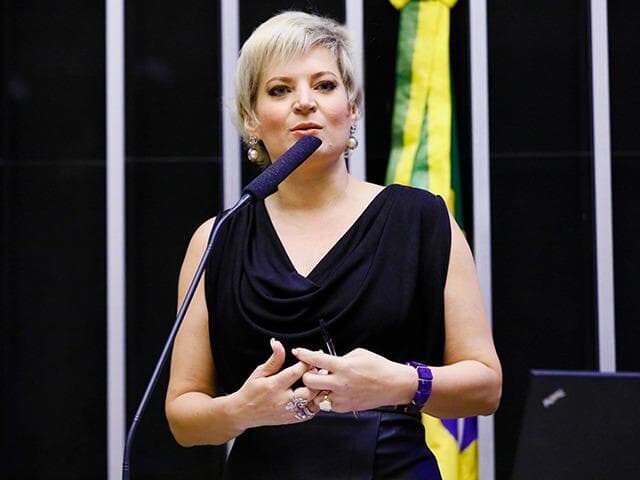 Joice perde 99% dos votos e fica sem mandato. Eduardo Bolsonaro recebe 1 milhão de votos a menos