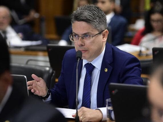 Alessandro Vieira admite retirar candidatura ao Planalto por federação partidária