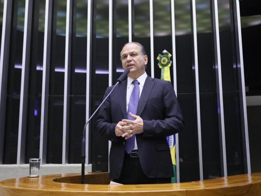 Acordos não cumpridos travam pautas do governo, diz Barros