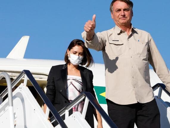 Pobreza menstrual: Bolsonaro veta distribuição gratuita de absorvente