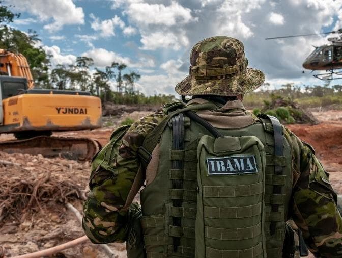 Proposta bolsonarista dá poder de fiscalização ambiental a militares